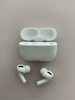 Apple AirPods Pro 1st Gen with Charging Case